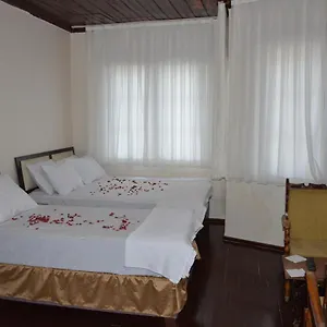 Reyna Aparthotel